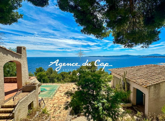 Propriété à vendre avec vue mer panoramique sur le golfe de saint-tropez, aux Issambres