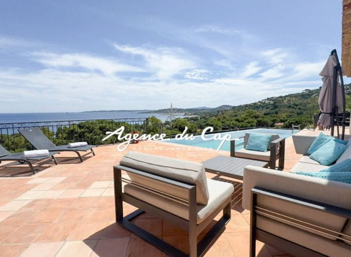 A vendre villa 8 pieces de 160m2  magnifique vue mer proche de plages Sainte Maxime