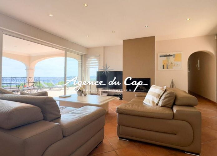 A vendre villa 8 pieces de 160m2  magnifique vue mer proche de plages sainte maxime (2)