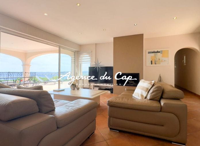 A vendre villa 8 pieces de 160m2  magnifique vue mer proche de plages Sainte Maxime