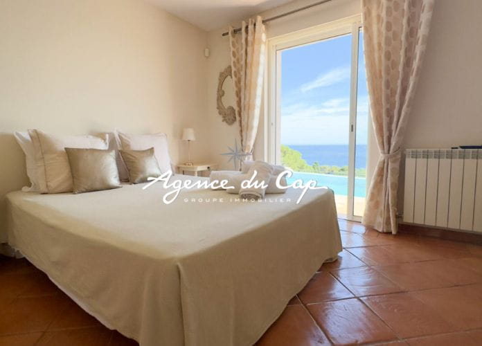 A vendre villa 8 pieces de 160m2  magnifique vue mer proche de plages sainte maxime (6)