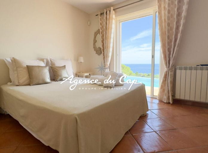 A vendre villa 8 pieces de 160m2  magnifique vue mer proche de plages Sainte Maxime