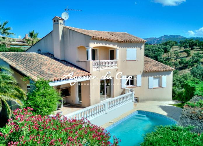 Villa 5 pieces a vendre avec piscine proche golf de valescure a saint raphael (0)