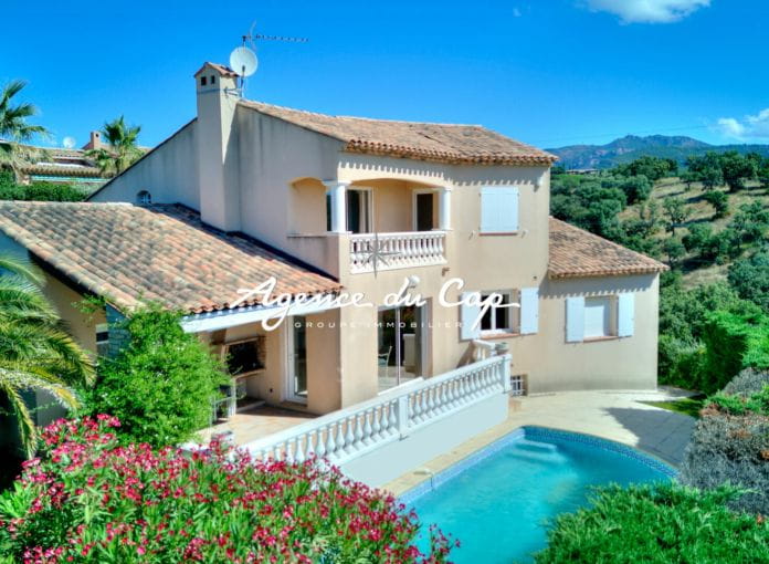 Villa 5 pieces a vendre avec piscine proche golf de Valescure a Saint-Raphaël