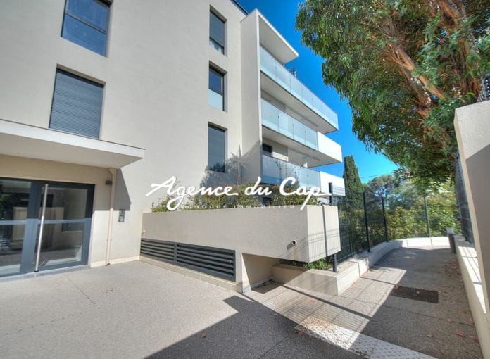 Appartement 3 pieces grande terrasse  mer et commerces a pied Saint-Raphaël Boulouris