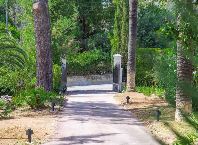 Villa belle epoque emblematique  parc de 8000m² 9 pieces  avec piscine a Saint-Raphaël Valescure proche golfs