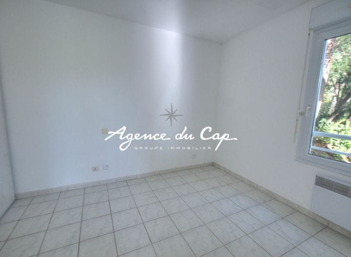 2 room apartment on ground floor 46 m2 Saint-Raphaël near the center