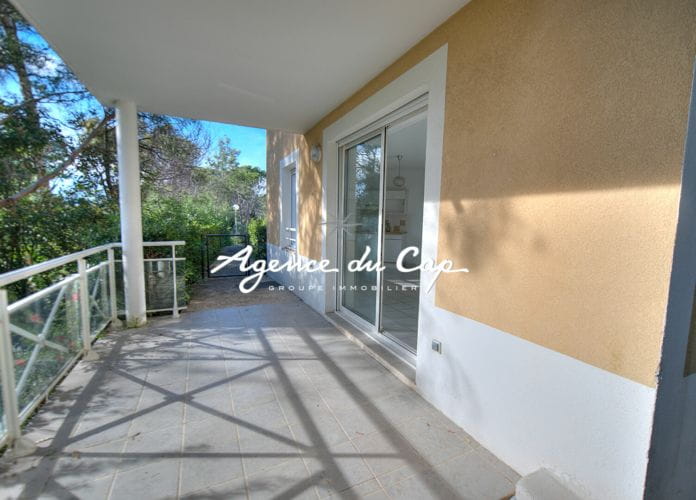 2 room apartment on ground floor 46 m2 saint raphael near the center (6)