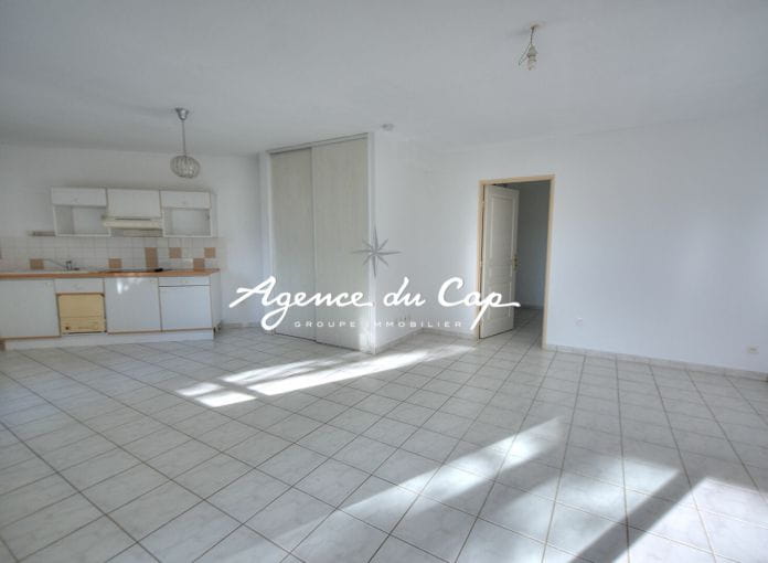 2 room apartment on ground floor 46 m2 Saint-Raphaël near the center