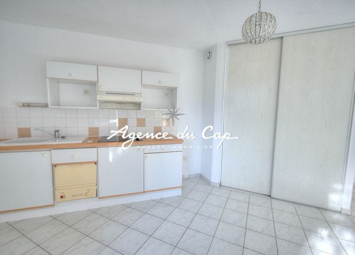 2 room apartment on ground floor 46 m2 saint raphael near the center (8)