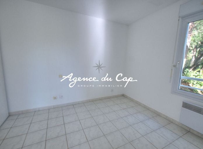 Sous offre appartement 2 pieces rdj  46 m2   Saint-Raphaël proche centre