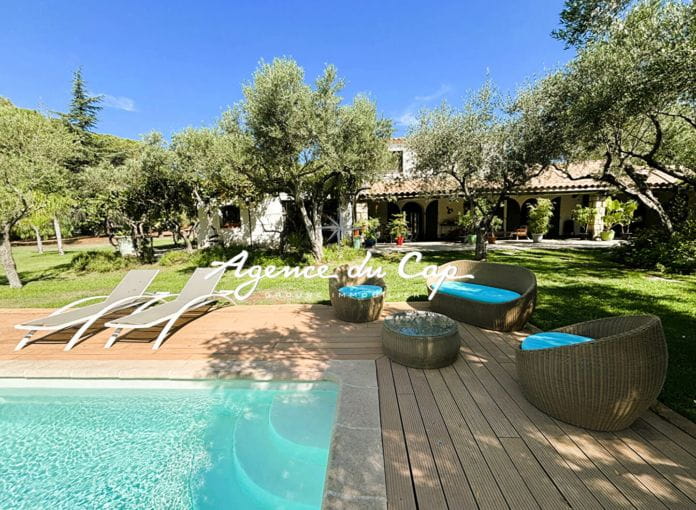 Superbe propriete avec 4 chambres piscine et tennis Roquebrune-sur-Argens