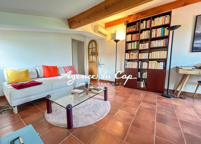 Villa a vendre avec 4 chambres et piscine a 100m des criques de saint-aygulf (8)