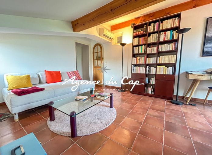 Villa a vendre avec 4 chambres et piscine a 100m des criques de saint-aygulf