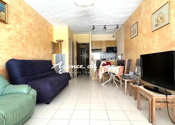 **sous compromis **appartement studio cabine residence bord de mer avec piscine garage cave parking aux issambres (3)