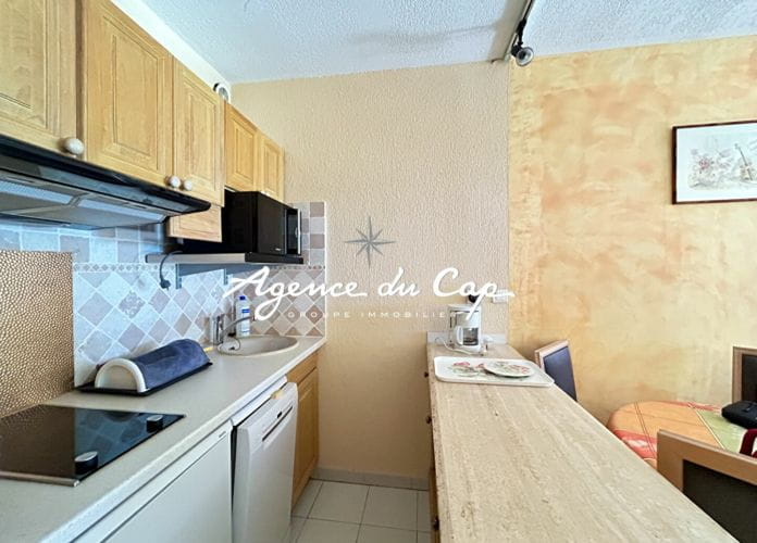 **sous compromis **appartement studio cabine residence bord de mer avec piscine garage cave parking aux issambres (4)