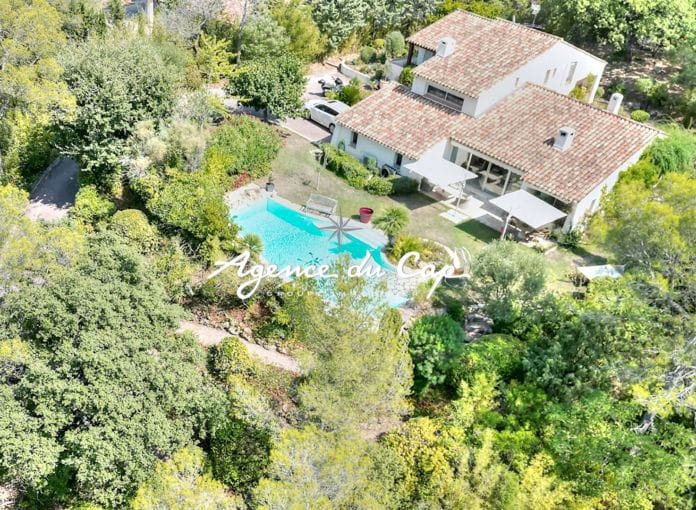 Magnifique villa d'architecte de 200m² avec piscine et aucun vis a vis proche des golfs et des commerces