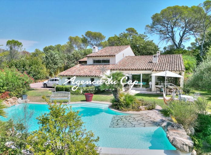 Magnifique villa d'architecte de 200m² avec piscine et aucun vis a vis proche des golfs et des commerces