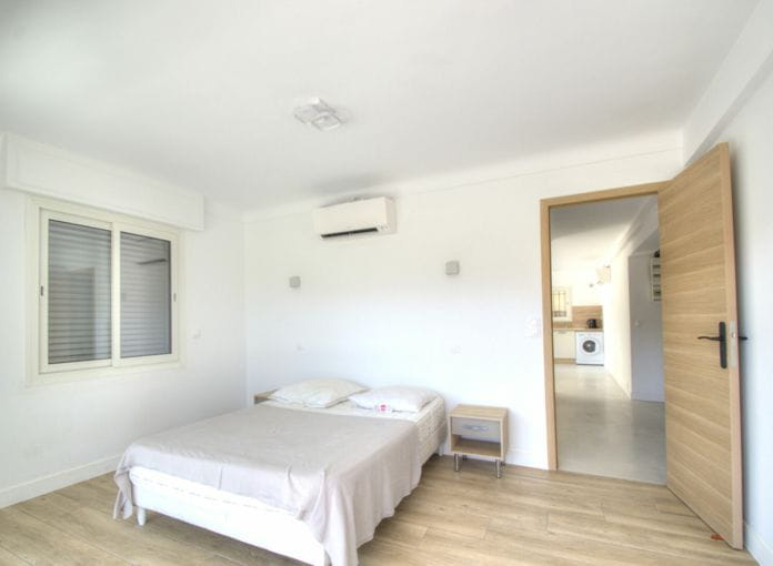 Sea view apartment 3 rooms of 56sqm quiet terrace private parking beaches and shops 100 m away