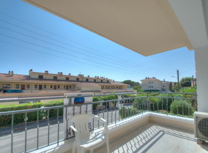 Sea view apartment 3 rooms of 56sqm quiet terrace private parking beaches and shops 100 m away