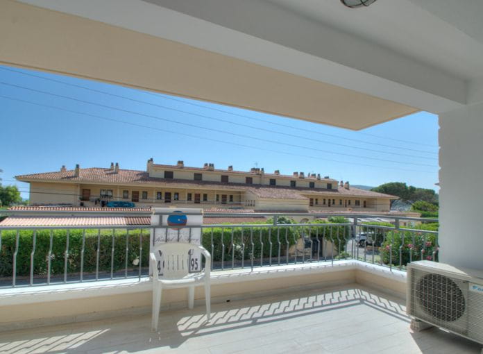 Sea view apartment 3 rooms of 56sqm quiet terrace private parking beaches and shops 100 m away