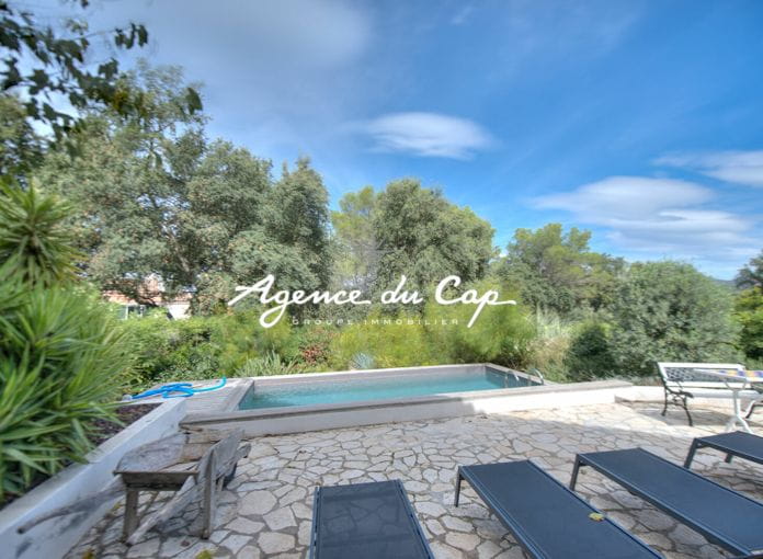 Belle vue degagee sur l'esterel villa 7 pièce(s) 180 m2 avec piscine garage proche golfs