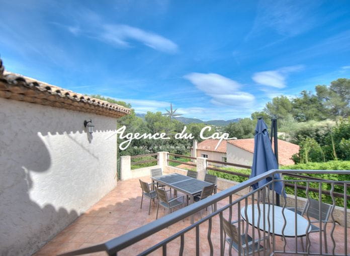 Belle vue degagee sur l'esterel villa 7 pièce(s) 180 m2 avec piscine garage proche golfs