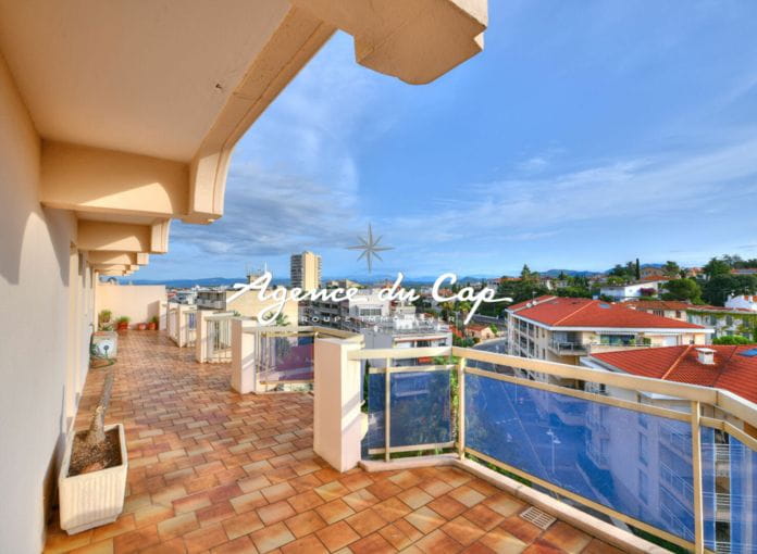 Appartement vue mer dernier etage terrasse garage Saint-Raphaël centre mer  a pieds