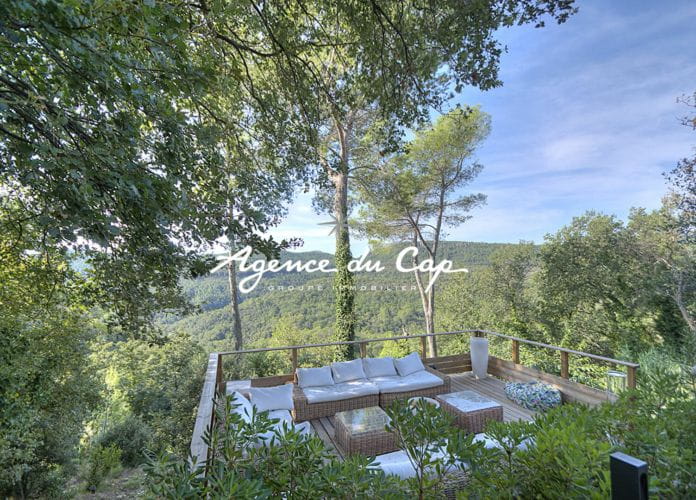 Villa contemporaine vue degagee terrasse piscine et garage a bagnols en foret (1)