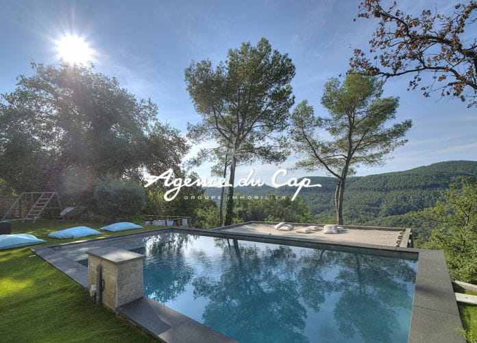 Villa contemporaine vue degagee terrasse piscine et garage a bagnols en foret (0)