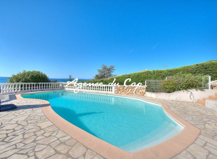 3 bedroom villa for sale with panoramic view pool terrace and garage in Saint-Raphaël Antheor sea on foot