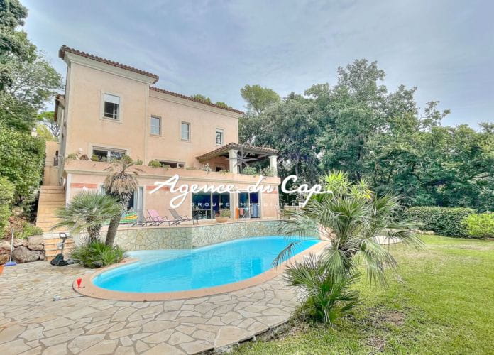 Belle vue degagee villa d’architecte de 7 pieces avec 5 chambres piscine et garage double (0)