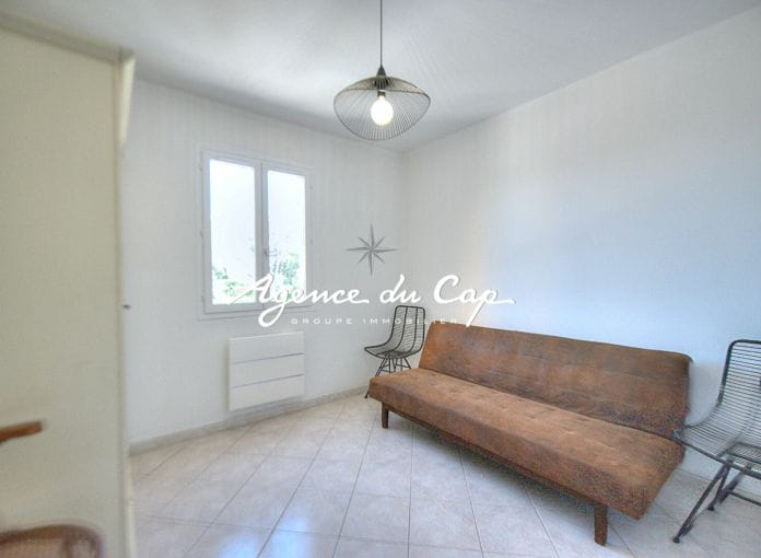 Close to Fréjus town center and shops 5-room villa 100sqm garage