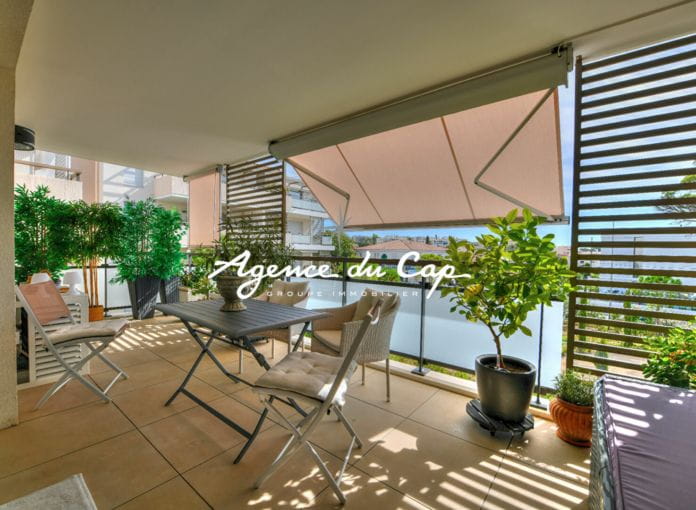 Recent 3-room apartment with terrace 3 parking spaces in Saint-Raphaël