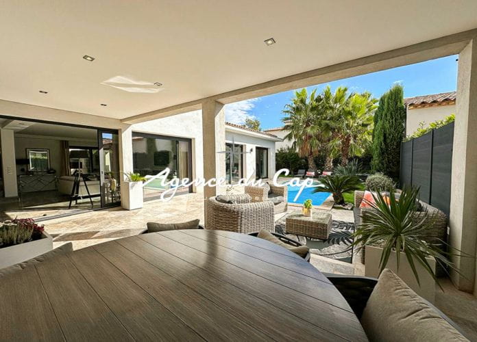 A vendre villa contemporaine avec double garage piscine cuisine exterieure, sainte maxime (12)