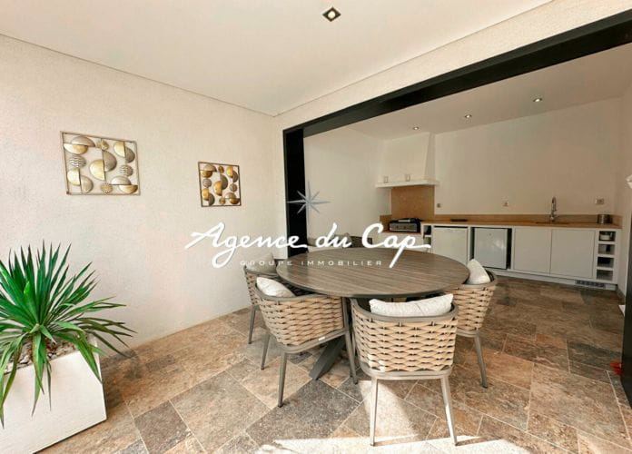 A vendre villa contemporaine avec double garage piscine cuisine exterieure, sainte maxime (13)