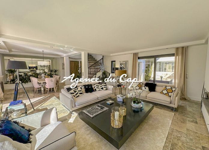 A vendre villa contemporaine avec double garage piscine cuisine exterieure, sainte maxime (3)