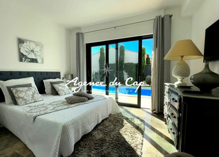 A vendre villa contemporaine avec double garage piscine cuisine exterieure, sainte maxime (6)