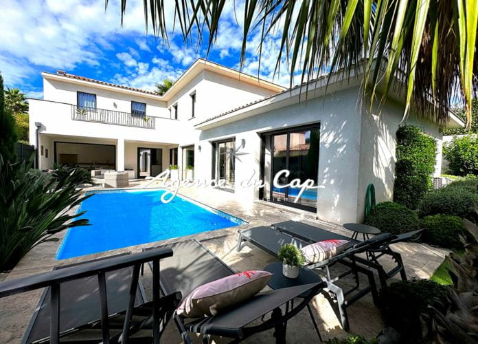 A vendre villa contemporaine avec double garage piscine cuisine exterieure, sainte maxime (0)