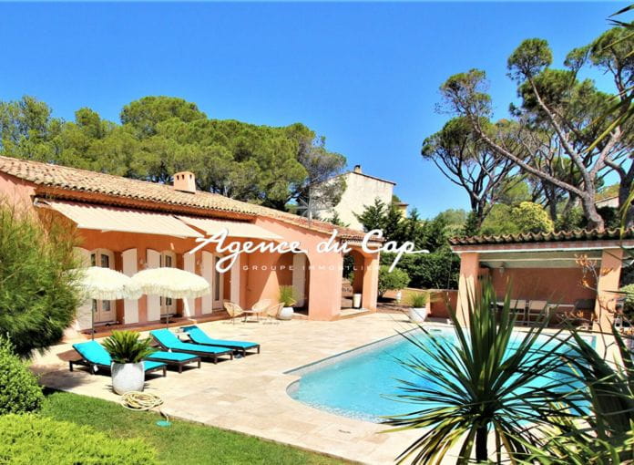 Villa provencale de 4 chambres et  avec piscine et bel espace exterieur dans une quartier residenciel