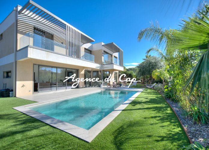 Contemporary 4-room villa in a quiet area near the sea with pool in saint raphael les plaines (1)