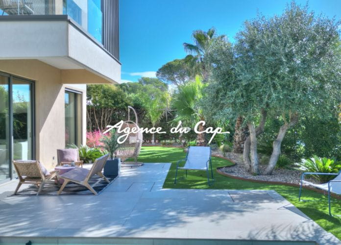 Contemporary 4-room villa in a quiet area near the sea with pool in saint raphael les plaines (15)