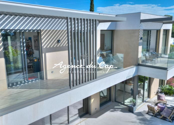 Contemporary 4-room villa in a quiet area near the sea with pool in saint raphael les plaines (17)