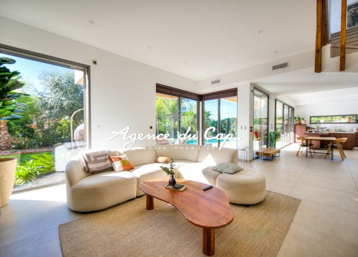 Contemporary 4-room villa in a quiet area near the sea with pool in saint raphael les plaines (3)