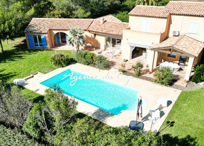 Villa au calme 5 chambres avec piscine saint raphael 200 m2 (0)