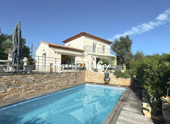 Villa a vendre 148m2 avec piscine sous sol jardin paysage et vue mer , a saint aygulf