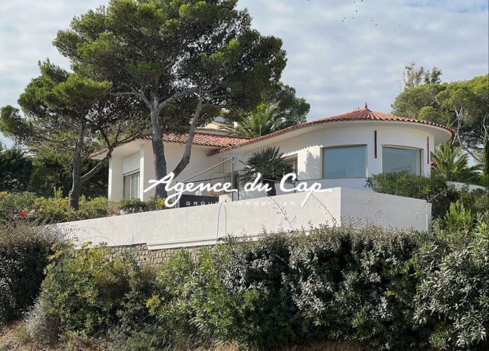 A vendre : villa 6 pièces avec 4 chambres dont une suite parentale – vue mer – garage et piscine – les issambres (13)