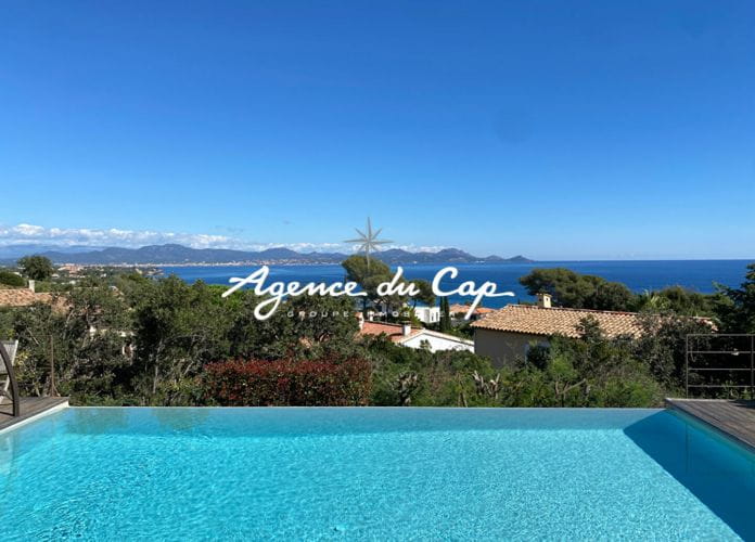 Les issambres a vendre villa provencale vue mer a pied des plages avec piscine et garage (1)