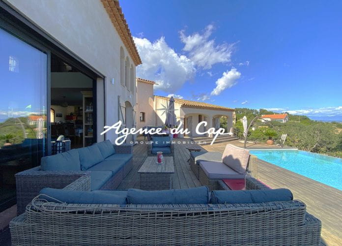 Les issambres a vendre villa provencale vue mer a pied des plages avec piscine et garage (10)