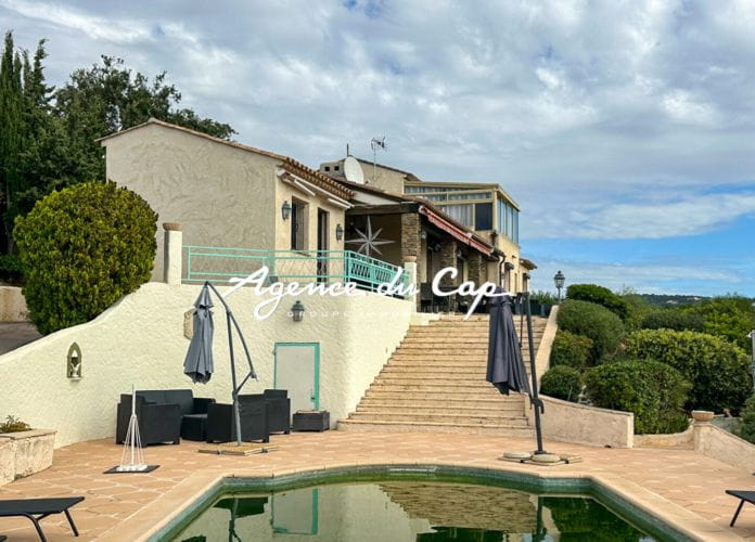 A vendre villa vue mer panoramique piscine parkings annexe les issambres (3)